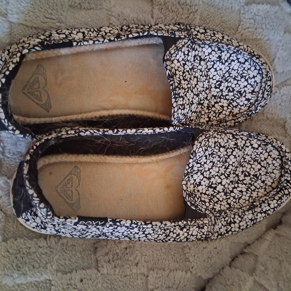 Roxy Women's Black and White Patterned Flats Size 8